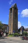 904513 Gezicht op de Kerk op Zuilen (Oranjekapel, Amsterdamsestraatweg 441a) te Utrecht, met de toren van de vroegere ...